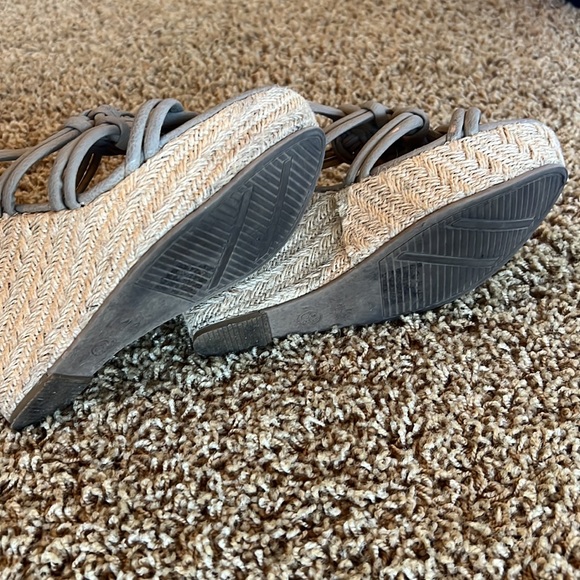 MIA WEDGES - SIZE 8.5 - Picture 5 of 5